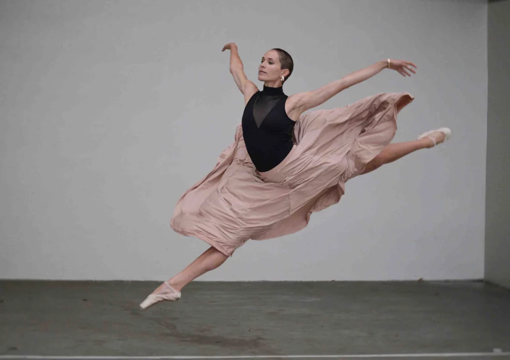 Danseuse en body noir